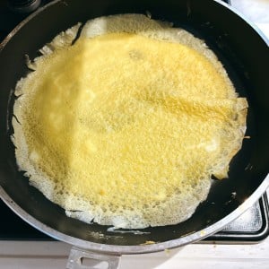 「小さじ1入れると破れにくい」錦糸卵をきれい焼く裏ワザ「意外な粉で」「もう失敗しない」