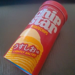 次は捨てずに作ってみたい。「チップスターの空き容器」の真ん中を少し切ると…？【楽しい活用アイデア】