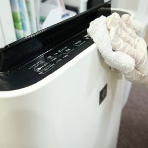 春の花粉対策に役立つ「空気清浄機」の簡単お手入れ術「月1目安に」「持ち込まないことも大事」