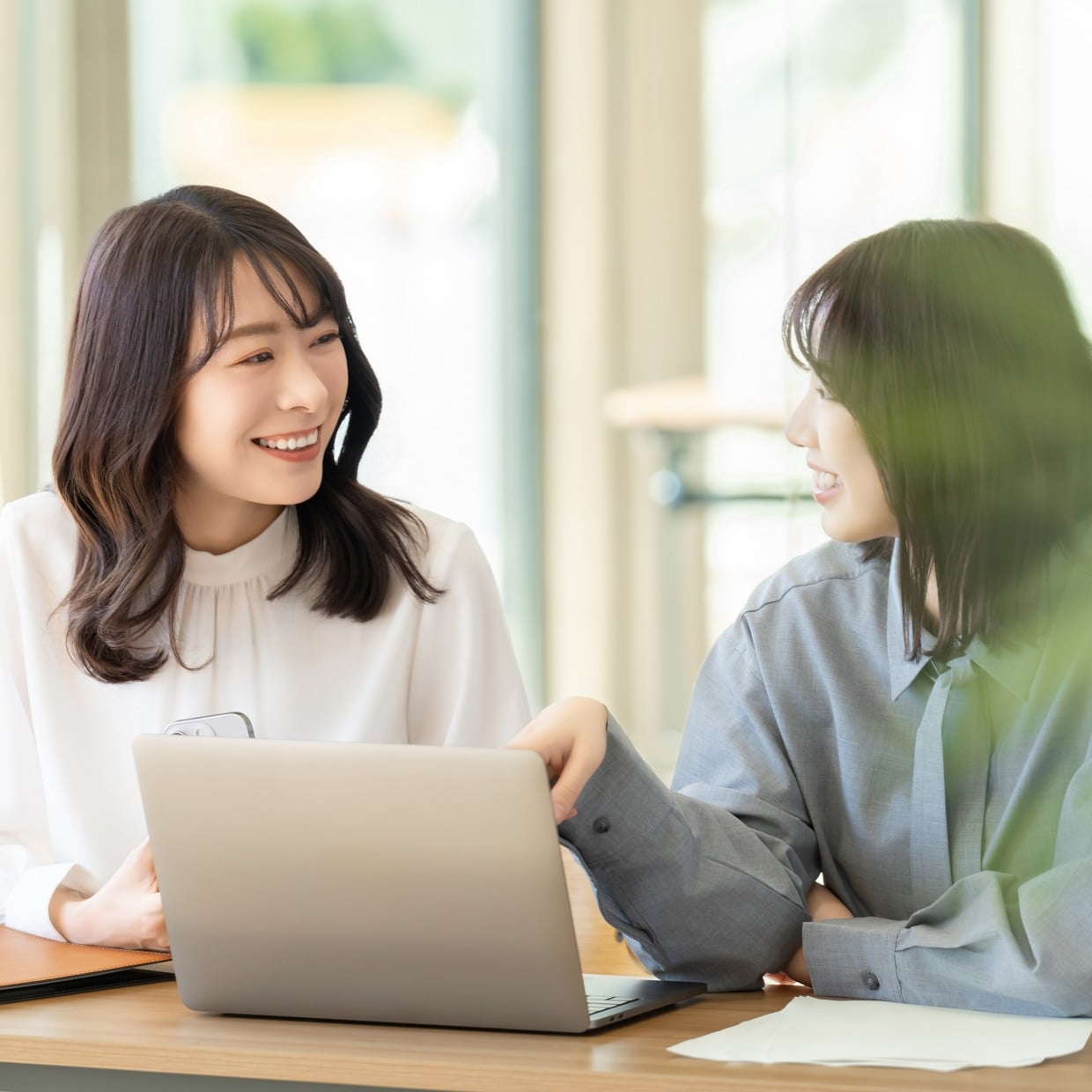  人間関係で気疲れしやすい春…。「幸福度」を下げないための“人との距離感の整え方”4選 