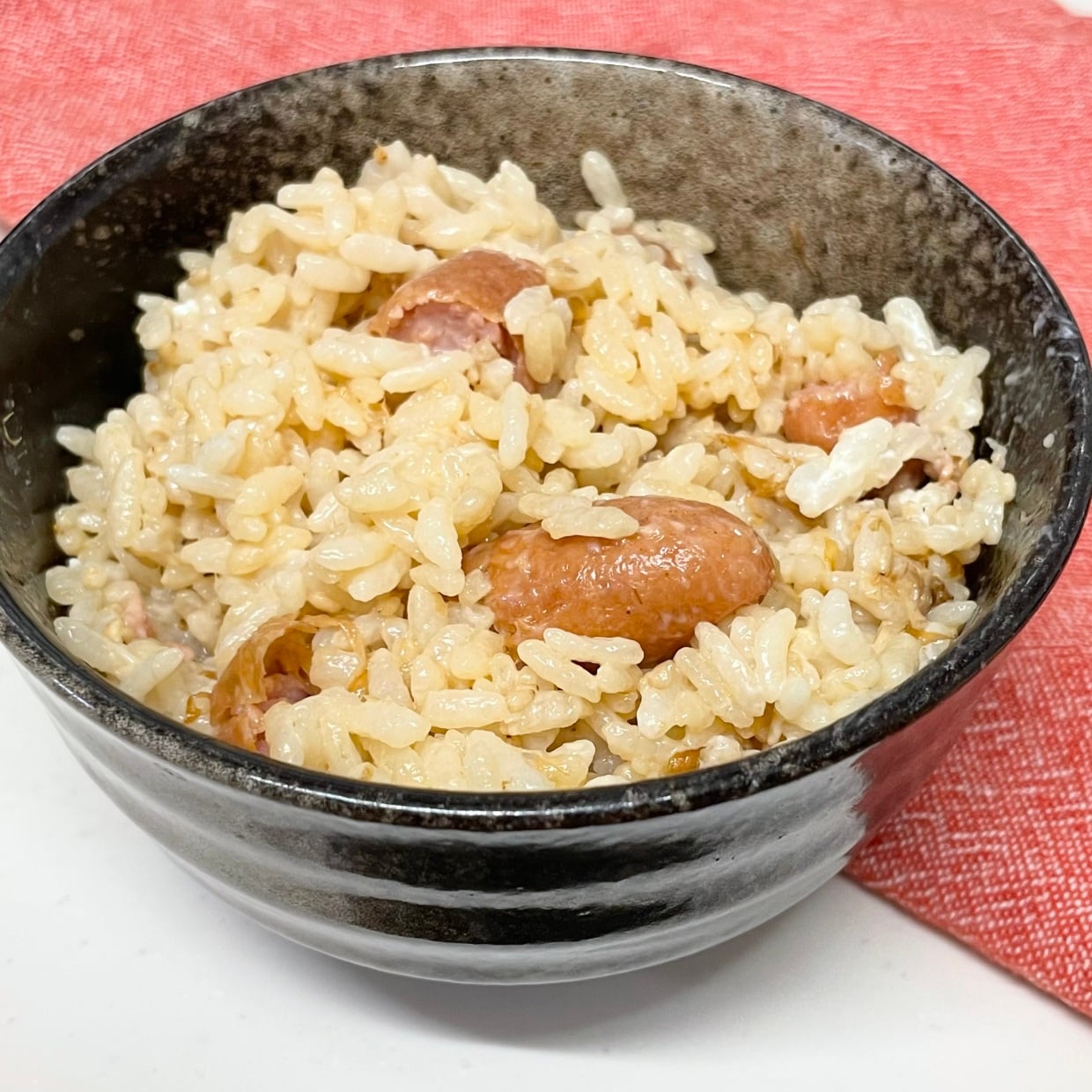  「大さじ1加えるだけ」いつものごはんがもっとおいしくなるウインナーと相性抜群の食材「子どもが喜ぶ」 