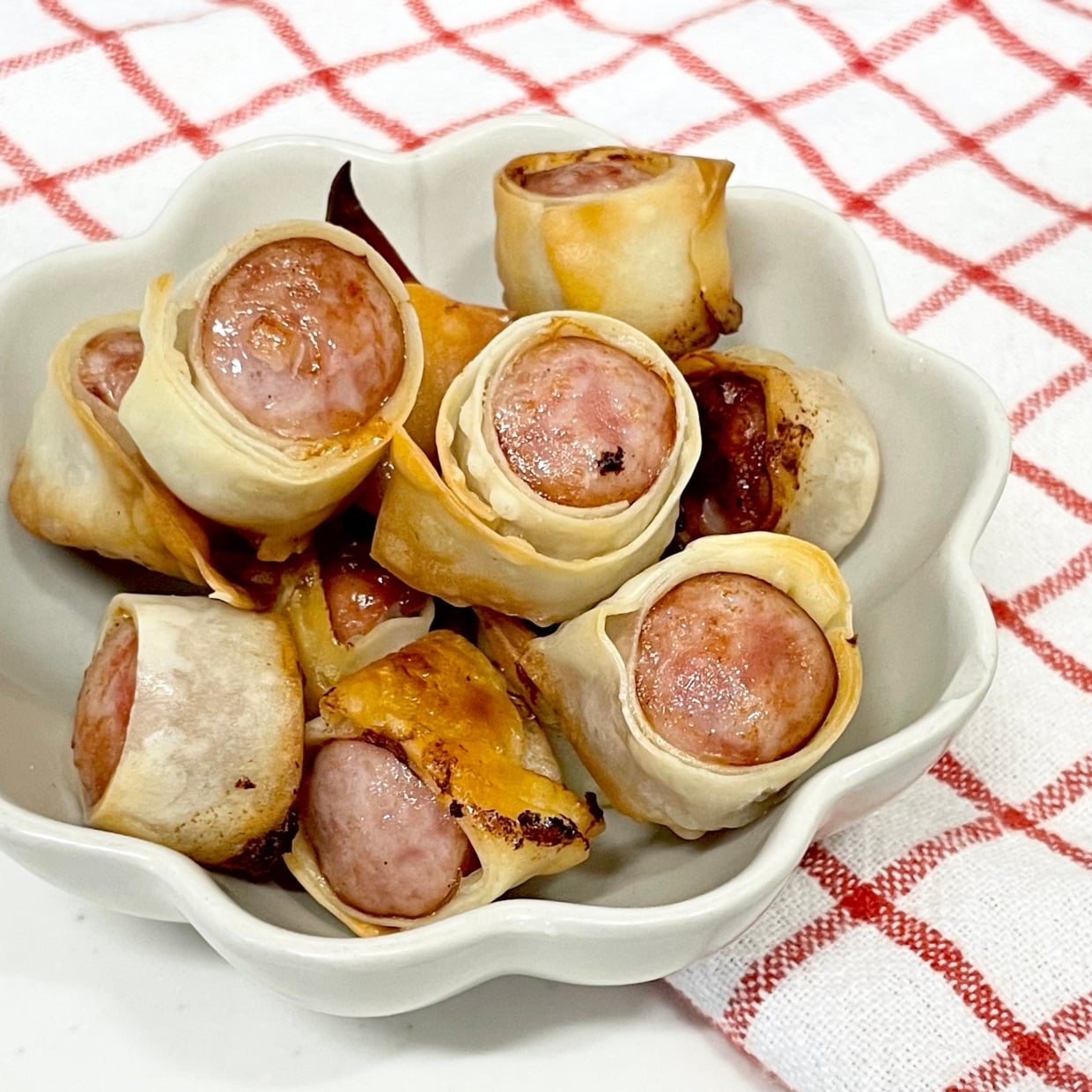  余った「餃子の皮」で。巻くだけ絶品おつまみ 