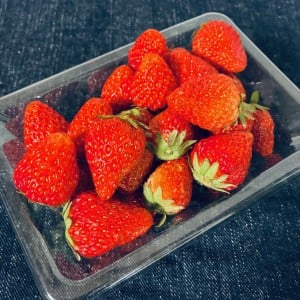 次からは酸っぱくても諦めないよ。甘くない「いちご」が“おいしくツヤツヤ”に変化しちゃう【簡単ワザ】