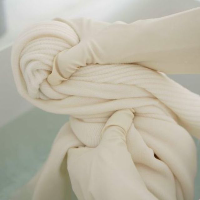 思い込みが“黄ばみ”の原因になる。「冬ニットのしまい洗い」でやりがちな【3つのNG習慣】