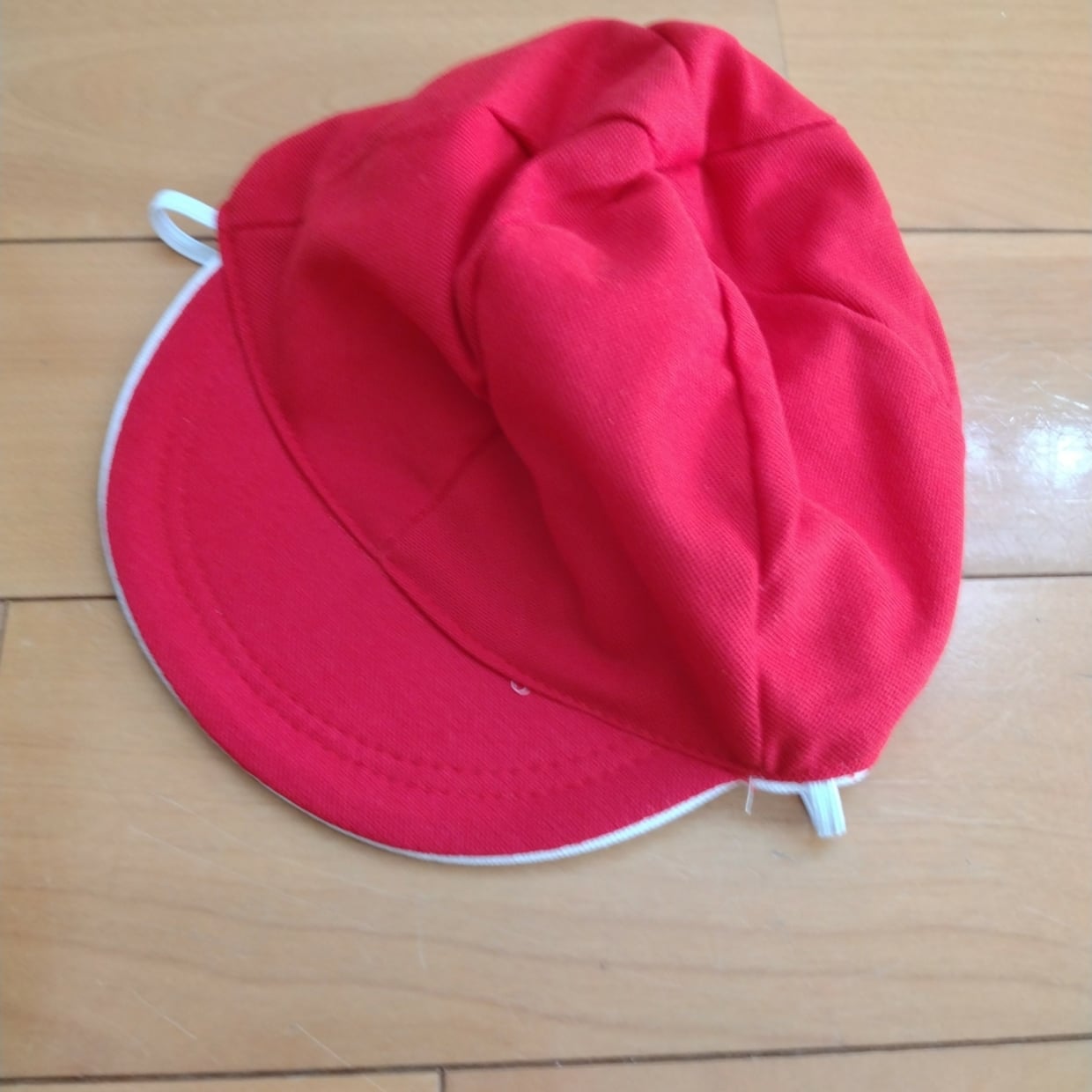  “伸びた帽子のゴム”を縫わずに直す！ハサミと新しいゴムだけで簡単に交換できちゃう【時短ワザ】 