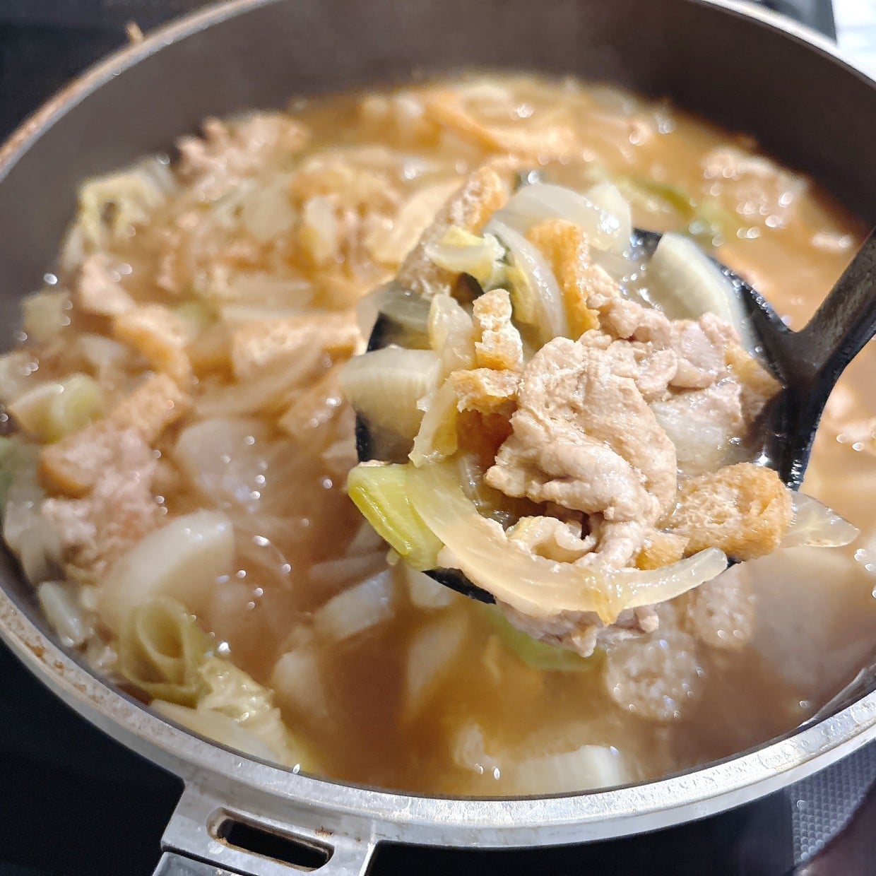  「小さじ1の手間なし調理」簡単にコク深いみそ汁になる裏ワザ「今日から定番にする」「味わいのある一杯」 