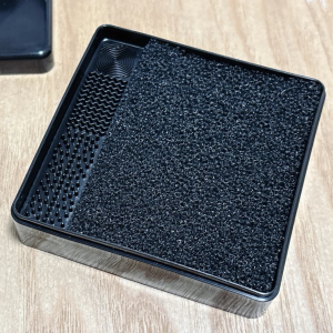 ダイソー“謎の黒いスポンジ”が画期的。「洗わなくてラク」「朝助かる！」