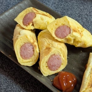 揚げないからラク！朝、ホットケーキミックスで作る簡単アメリカンドッグ「子どもがよろこぶ」「朝食にも」