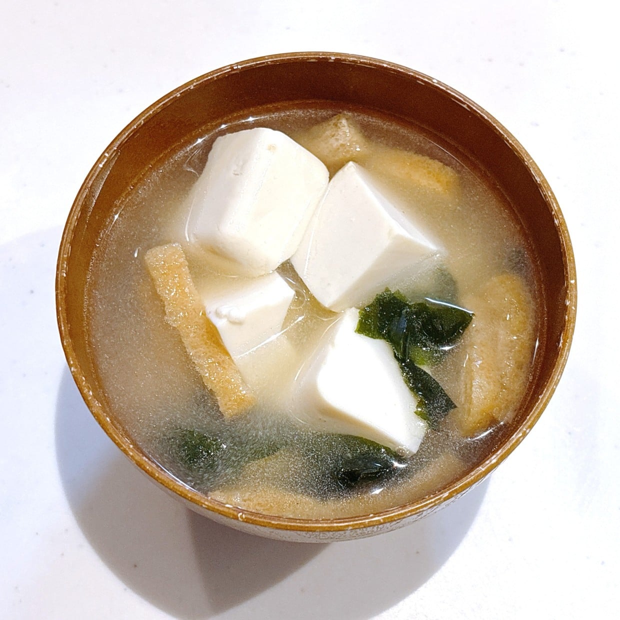  「小さじ1加えるだけ」みそ汁が“ほっこりやさしい味わい”になる余りがちな調味料「素材のよさが際立つ」 