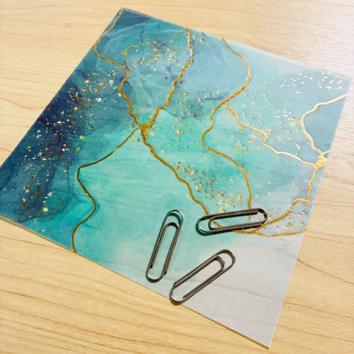  100均グッズで高見え！「折り紙」と「余ったゼムクリップ」で日常で活躍する【おしゃれアイテムが完成】 