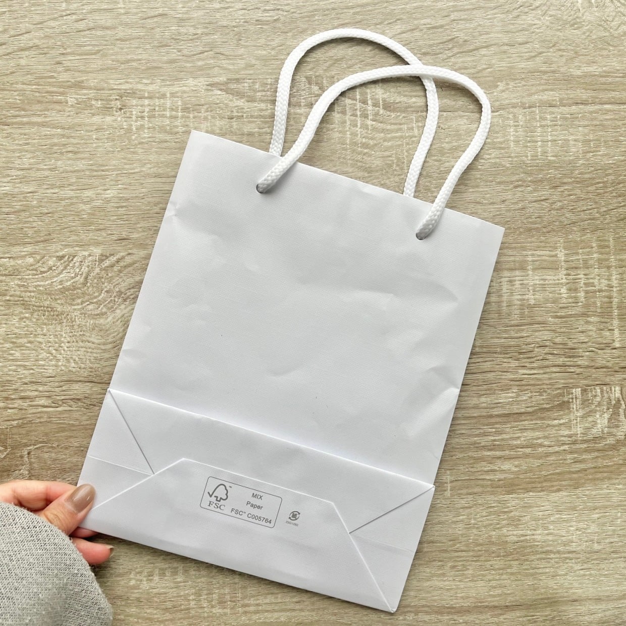  渡すのがもっと楽しみになる！家で眠っている「紙袋」がたった数分で激変する【笑顔になるアレンジ術】 