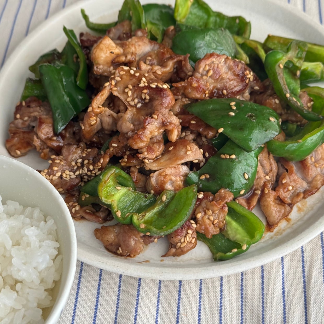  「大さじ1で味が決まる」いつもの豚こま×ピーマンが驚くおいしさに変わる調味料「ごはんが進む」 