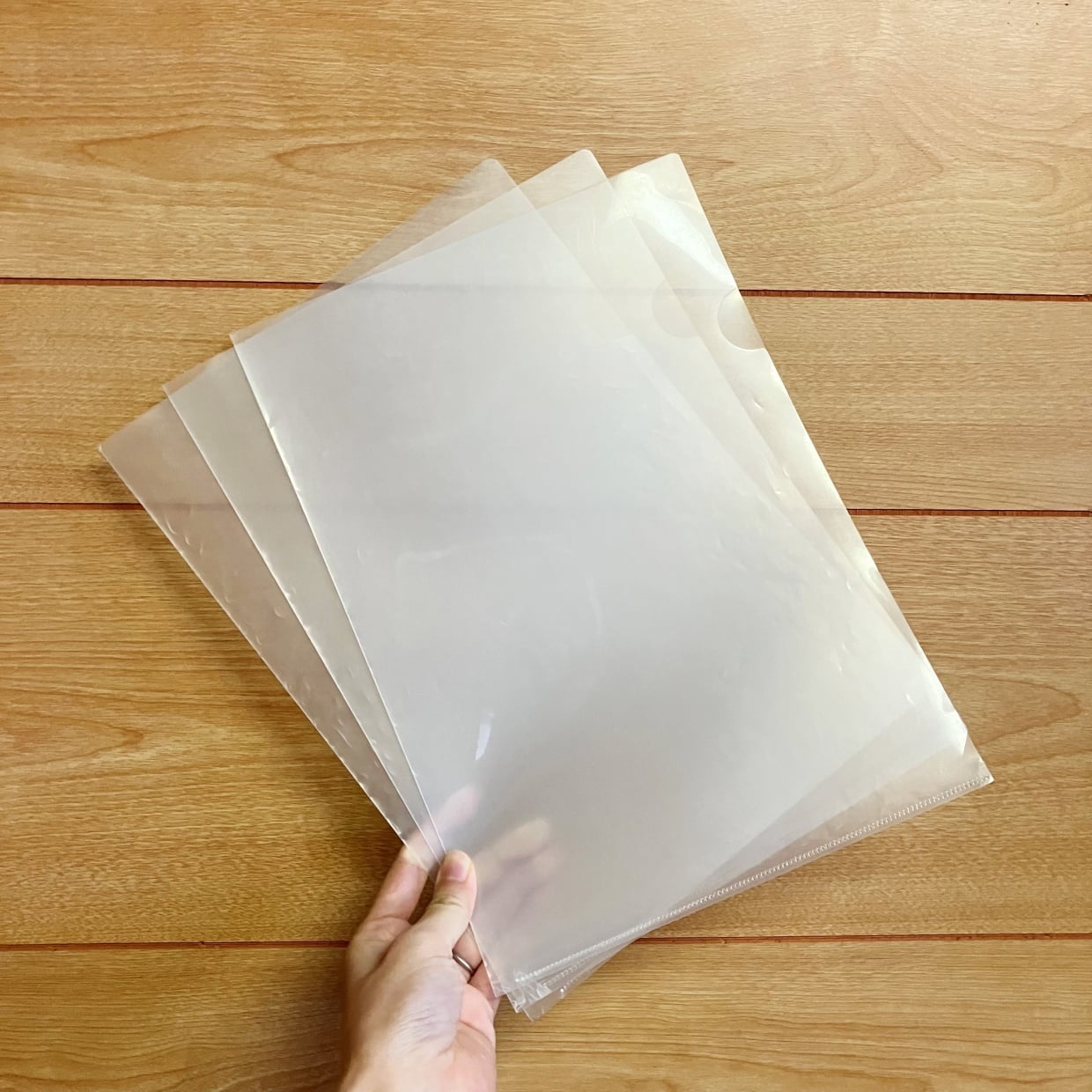  眠っている「クリアファイル」の一部をまさかの場所で…？「軽くなでるように」「家じゅうで使える」 