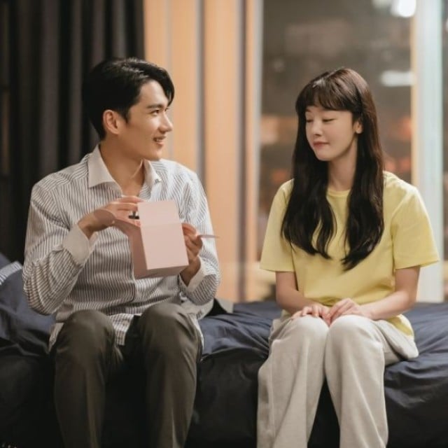  『遊んでくれる彼女』 © SLL Joongang Co.,Ltd all rights reserved. U-NEXTにて独占配信中 