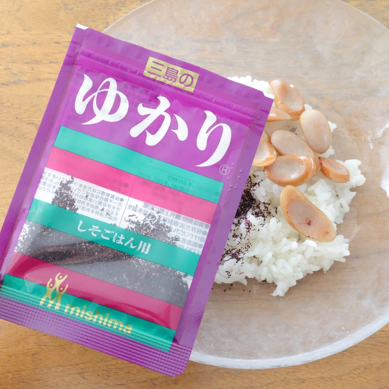  朝「おにぎり」に入れると満足感が上がる！“ゆかり”と一緒に合わせたい具材とは？「子どもがよろこぶ」 