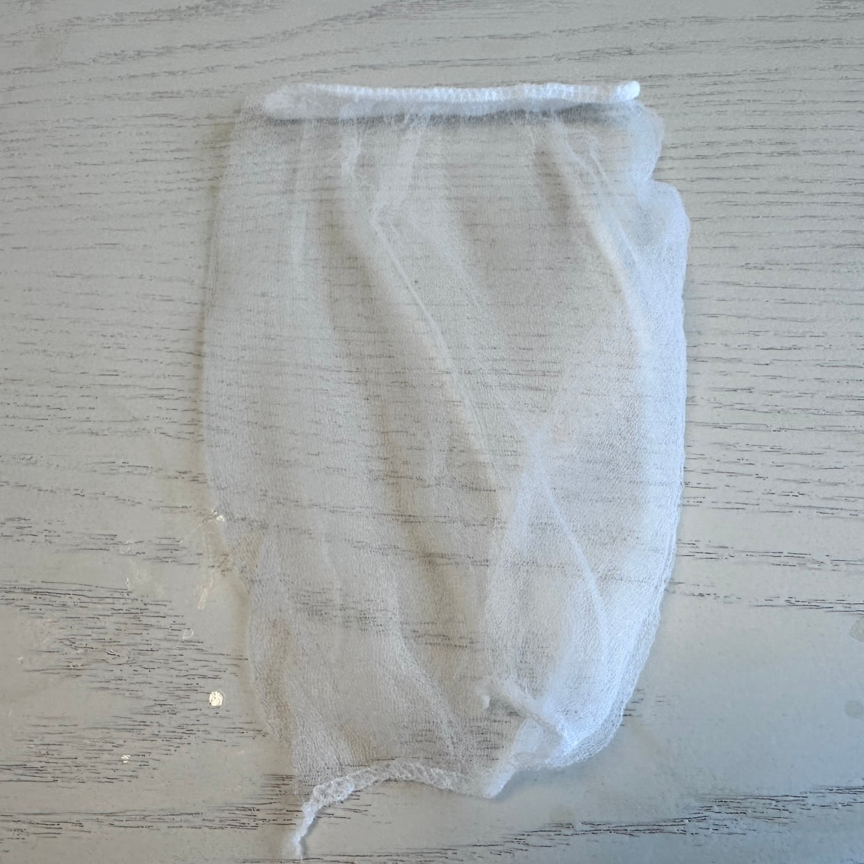  1枚で2役こなす！排水口にセットする前の「水切りネット」の“意外な使い方”「目の細かさがいい」 