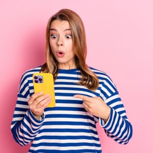 【iPhone】意外と知らない！iPhoneのバッテリー持ちを左右する「明るさ設定」