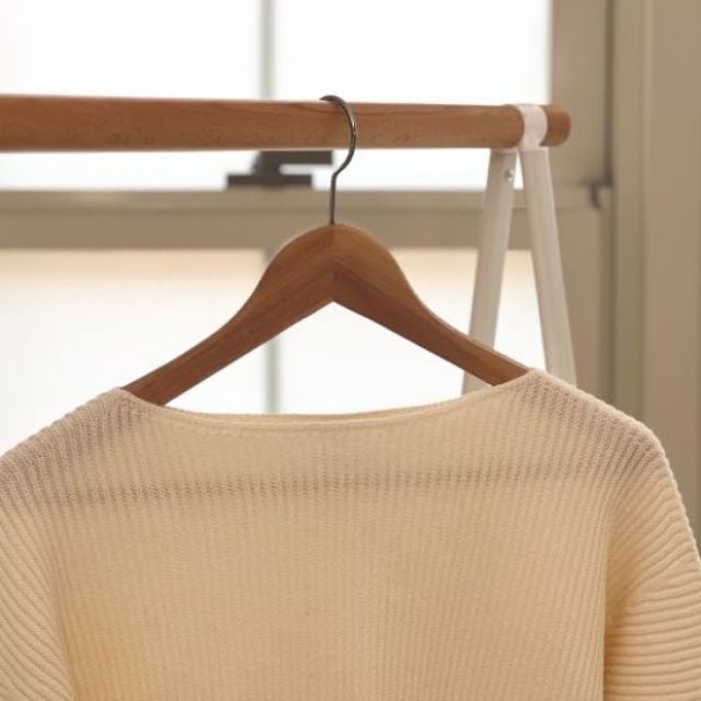  知らないと後悔する。「ニット」を来年もキレイに着るために“しまう前”にやるべき【3つのこと】 