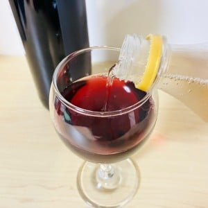 もう我慢して飲まない！「渋い赤ワイン」を最後までおいしく楽しむ【簡単アレンジ3選】