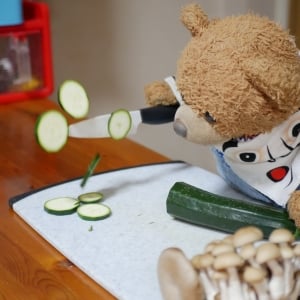 切って焼くだけ！意外と知らない“ズッキーニ”のおいしい食べ方「白ご飯にもパスタにも合う」