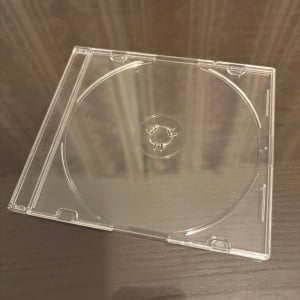 なんとなく残してた人、正解です。「CDケース」が“デスク周り”で活躍する裏活用術「透明なのがいい」