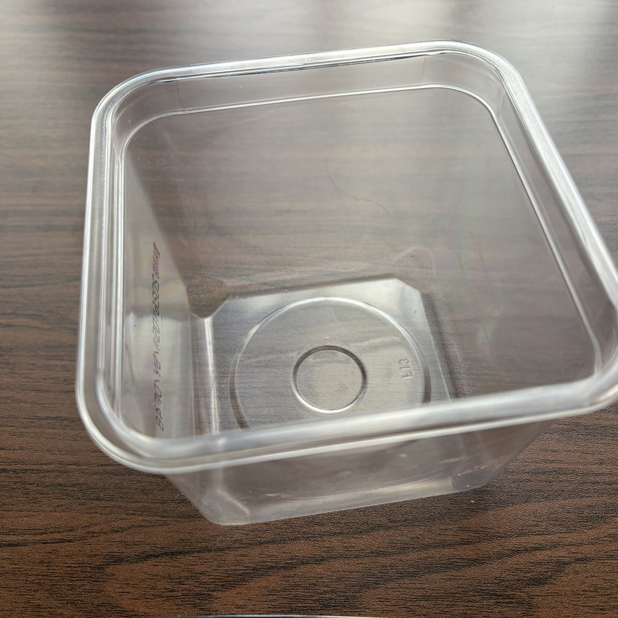  穴をポツポツあけると…？「味噌の空き容器」がインテリアに馴染む【おしゃれな活用術】 