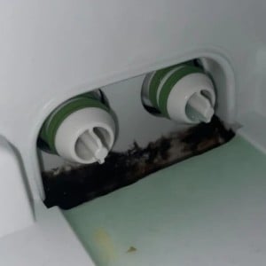 黒カビを通った水で洗ってたと思うとゾッとする…。見落としがちな「洗濯機」のお掃除ポイントを解説