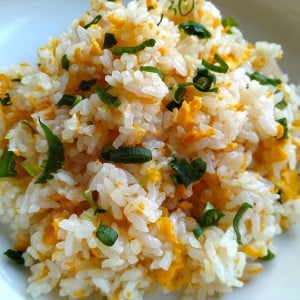 「冬に使い切れなかった調味料入れるだけ」チャーハンの味付けがラクに決まるコツ「計量する手間なし」