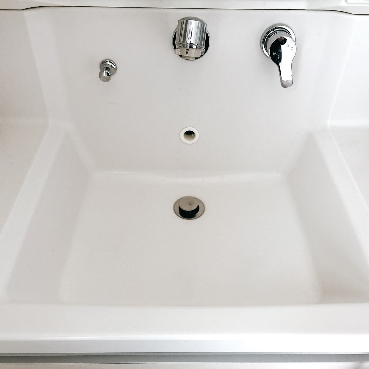  ピカピカ・つるつるで気持ちいい！「洗面ボウル」の“ザラザラくすみ汚れ"を簡単にスルンと落とす掃除 