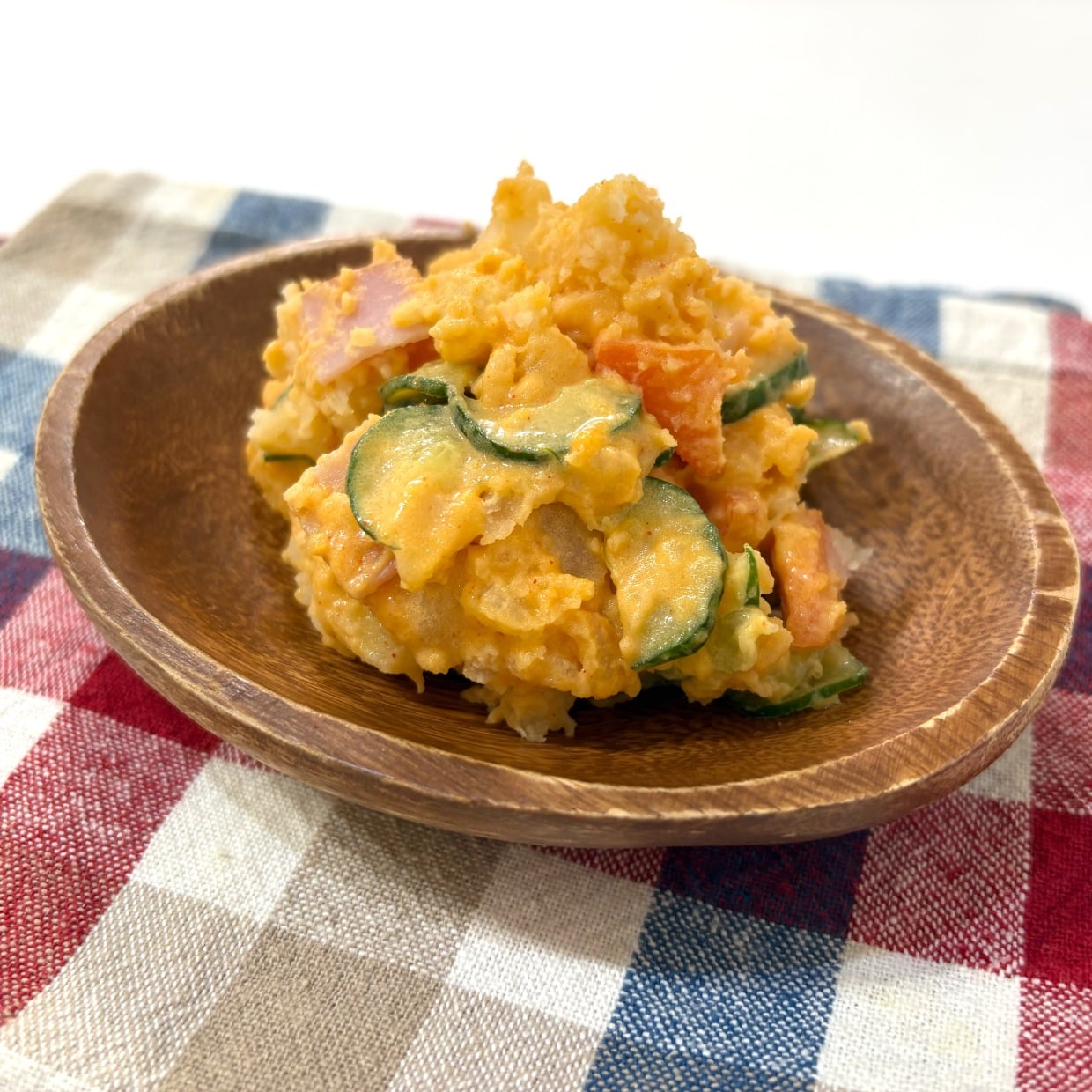  「大さじ1加えるだけ」いつものポテトサラダが激変する“赤い調味料”「意外！」「倍速で食べ終わった」 