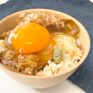 「1パック入れるだけ」いつもの卵かけご飯のたんぱく質を増やす食材「香りがたまらない」