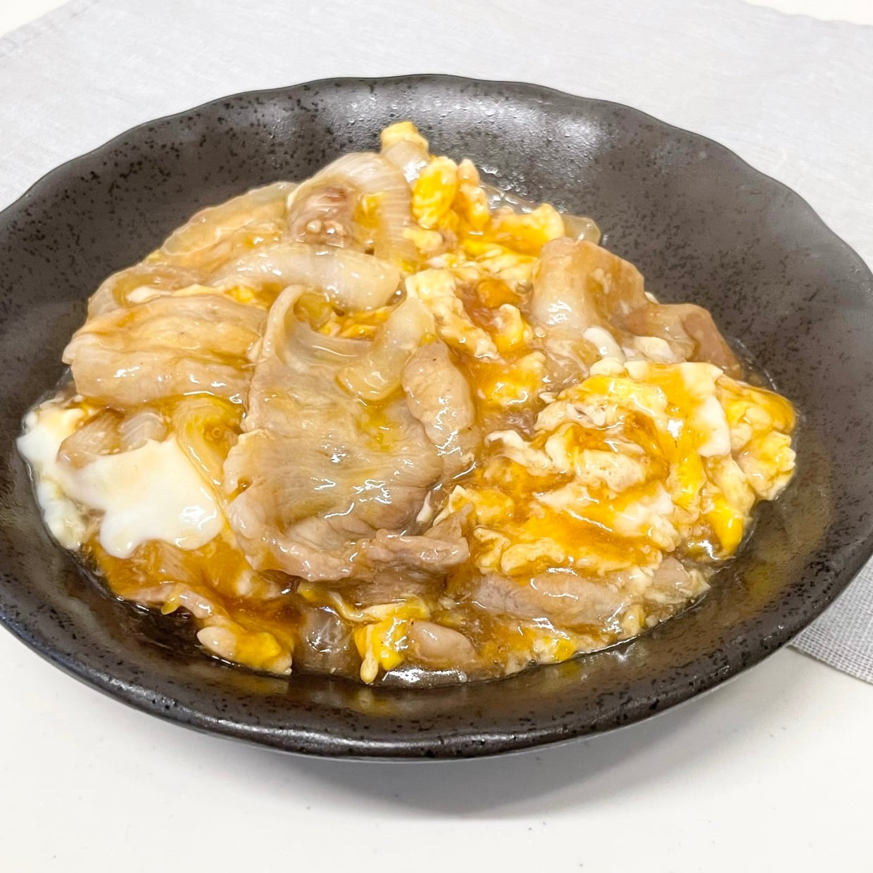  「2個加えるだけ」いつものしょうが焼きの満足感が一気に高まる食材「たんぱく質もとれる」 