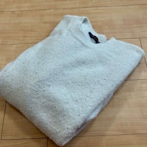 次の冬も気持ちよく着られるように。春の「衣替え」に知りたい“型崩れしにくいセーター”のたたみ方