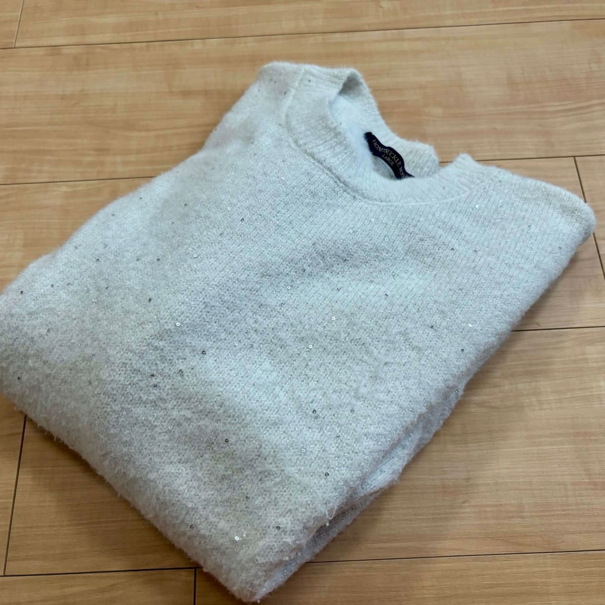  次の冬も気持ちよく着られるように。春の「衣替え」に知りたい“型崩れしにくいセーター”のたたみ方 