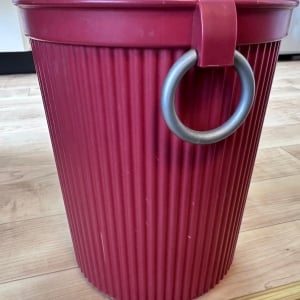 外から見えない！インテリアの邪魔をしない「ゴミ箱」の“はみ出しビニール”を目立たなくするワザ