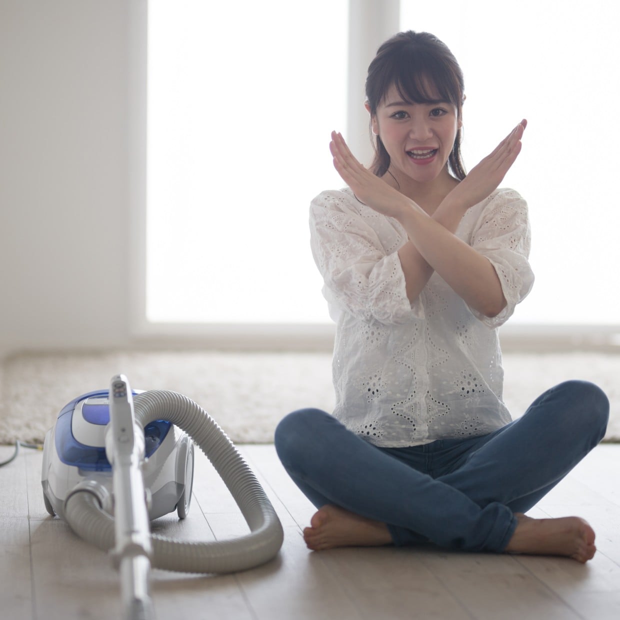  「電気代が高い人」が“掃除機がけ”でやりがちな“3つのNG”「準備が大事」「家事負担が減る」 