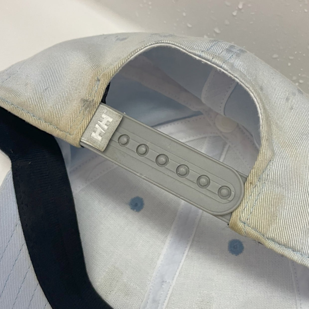  もう諦めてた…。“黄ばんだ帽子”を復活させる洗濯術がすごい「めっちゃ落ちた」「感動」 