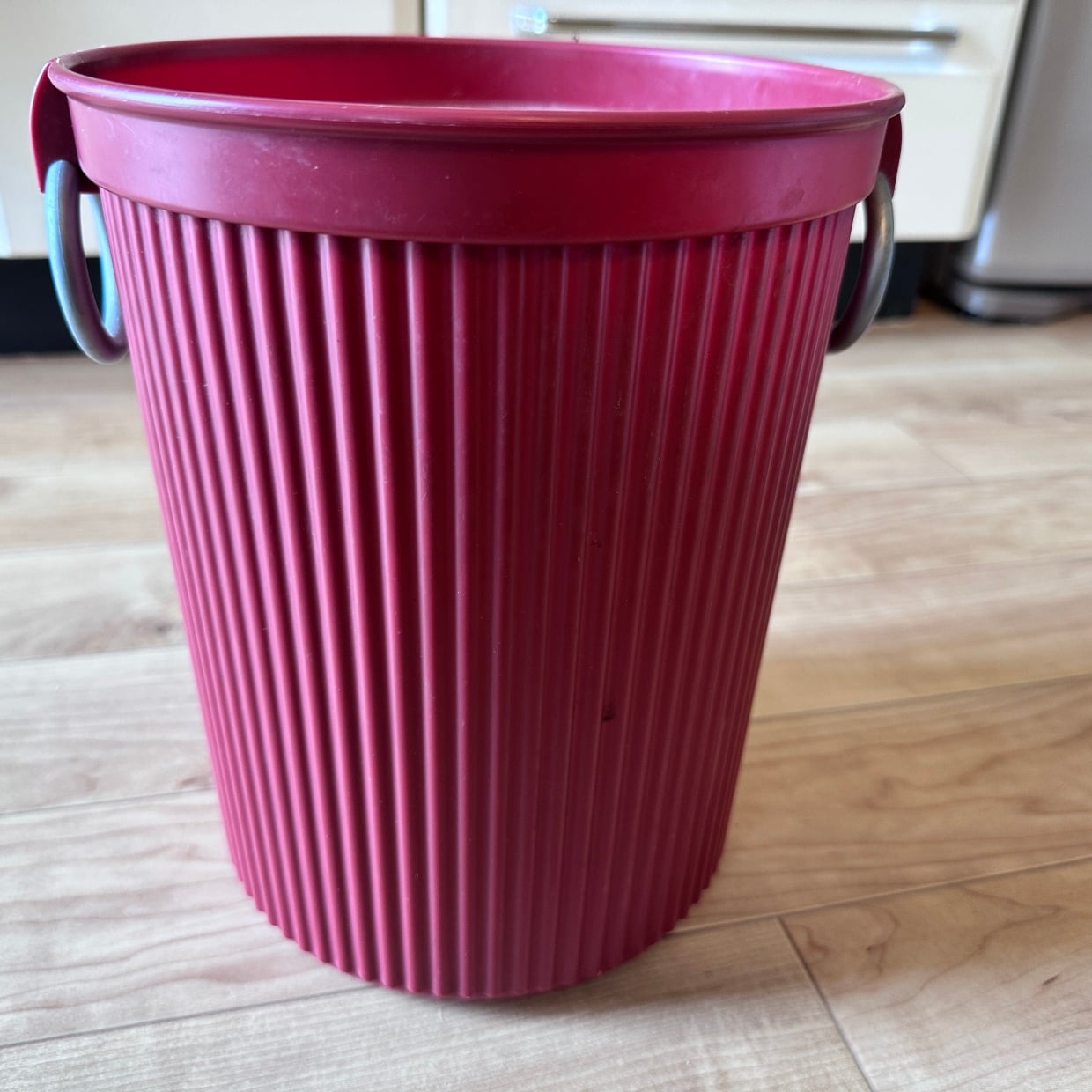  ゴミ箱にかぶせる“ビニール袋がない”ときに覚えておきたい！“身近なもの”で【簡単代用術】 