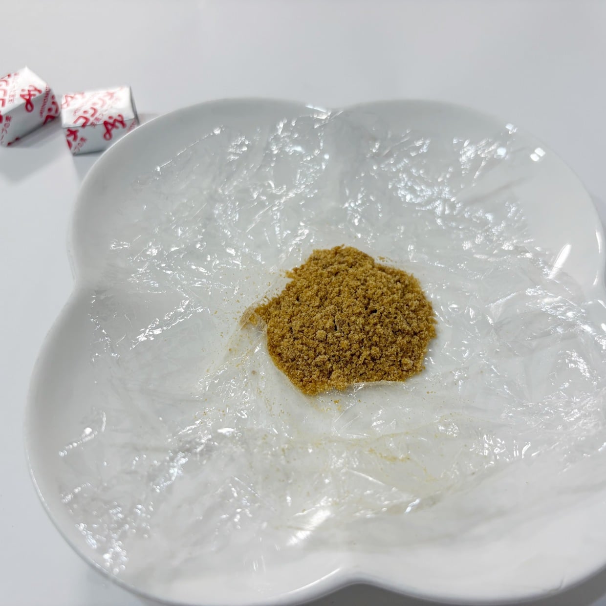  「砕けない…」を解決！固形コンソメをラクに粉状にする裏ワザ「もう顆粒タイプがなくても慌てない」 