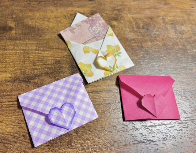 折り紙1枚で、ハートつきのかわいい封筒が完成