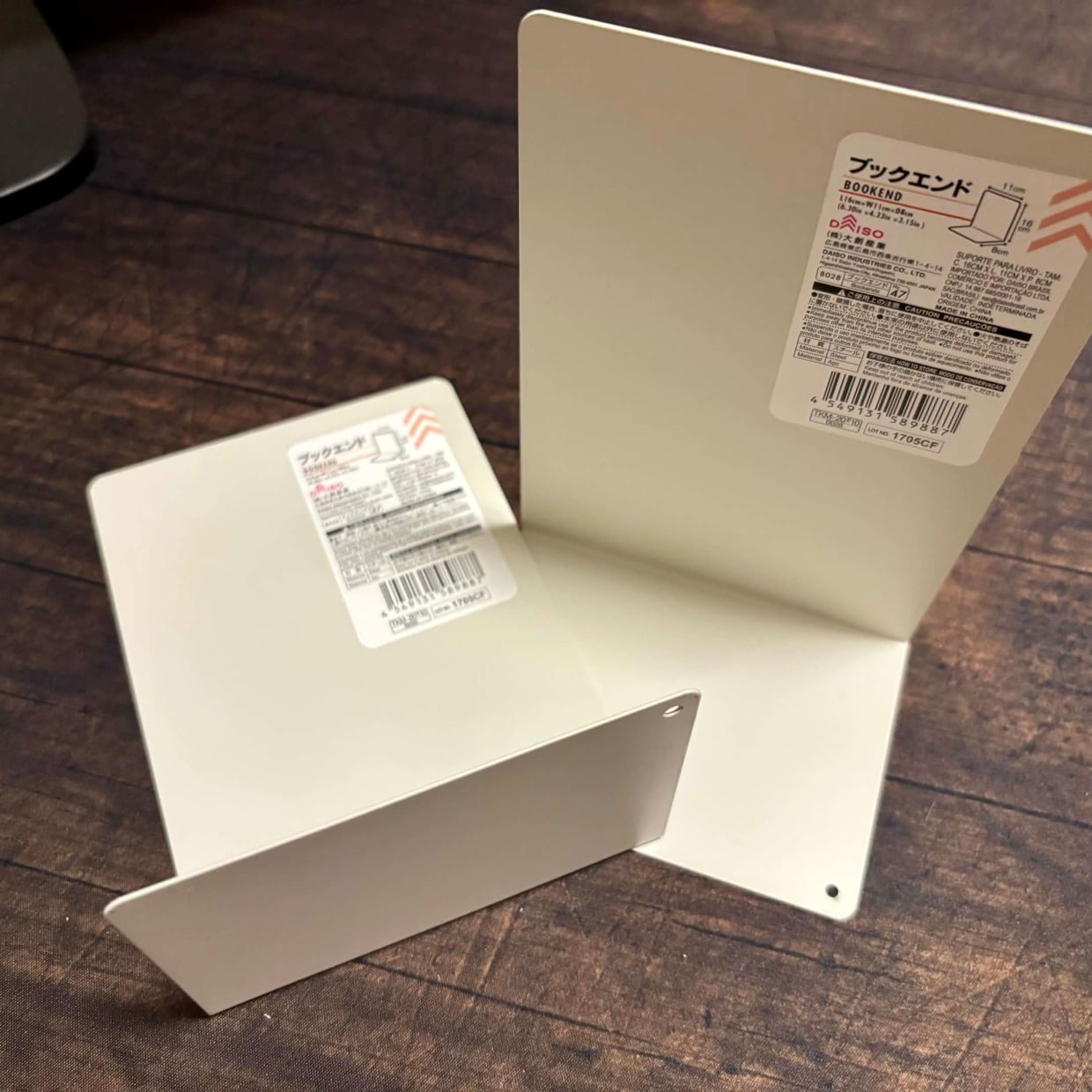  もう転がらない！「ブックエンド」をキッチンで使う以外過ぎる使い道「家の中のスペースを有効活用」 