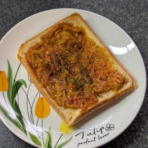 「小さじ1入れるだけ」いつものトーストがクセになる味に変わる“意外な調味料”「新感覚！」