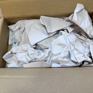 次からはすぐ捨てないよ。「紙製の緩衝材」が卓上でも活躍する“エコな活用術”