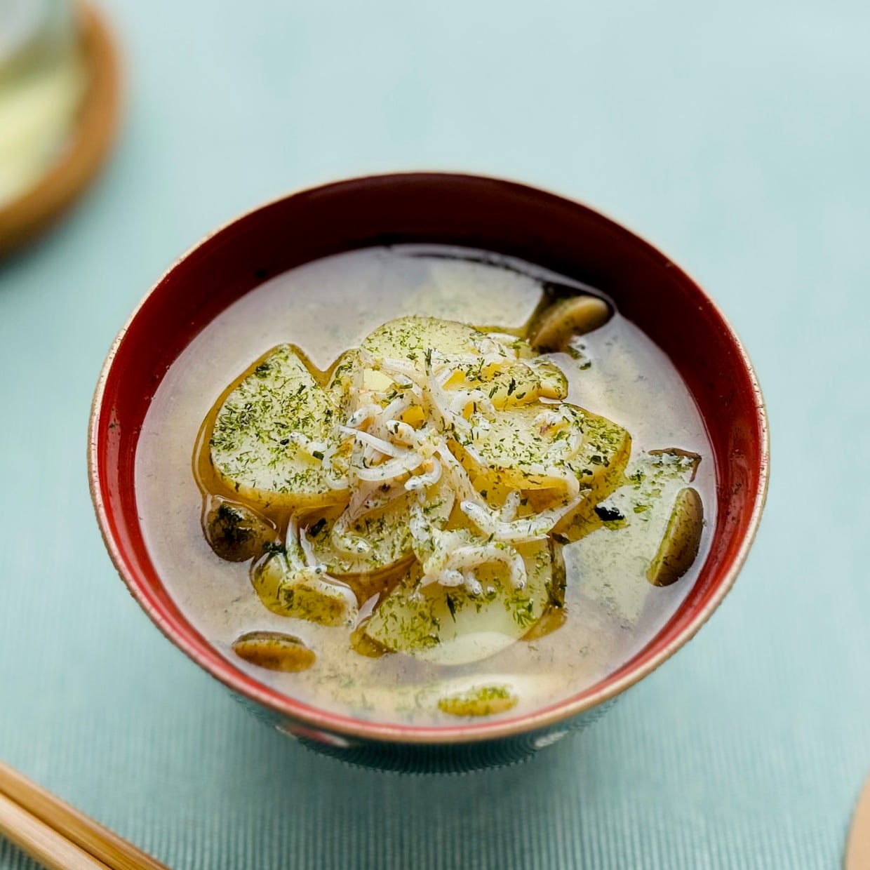  朝「みそ汁」に入れると体がよろこぶ。“カリウムやビタミンCたっぷりな旬の食材” 