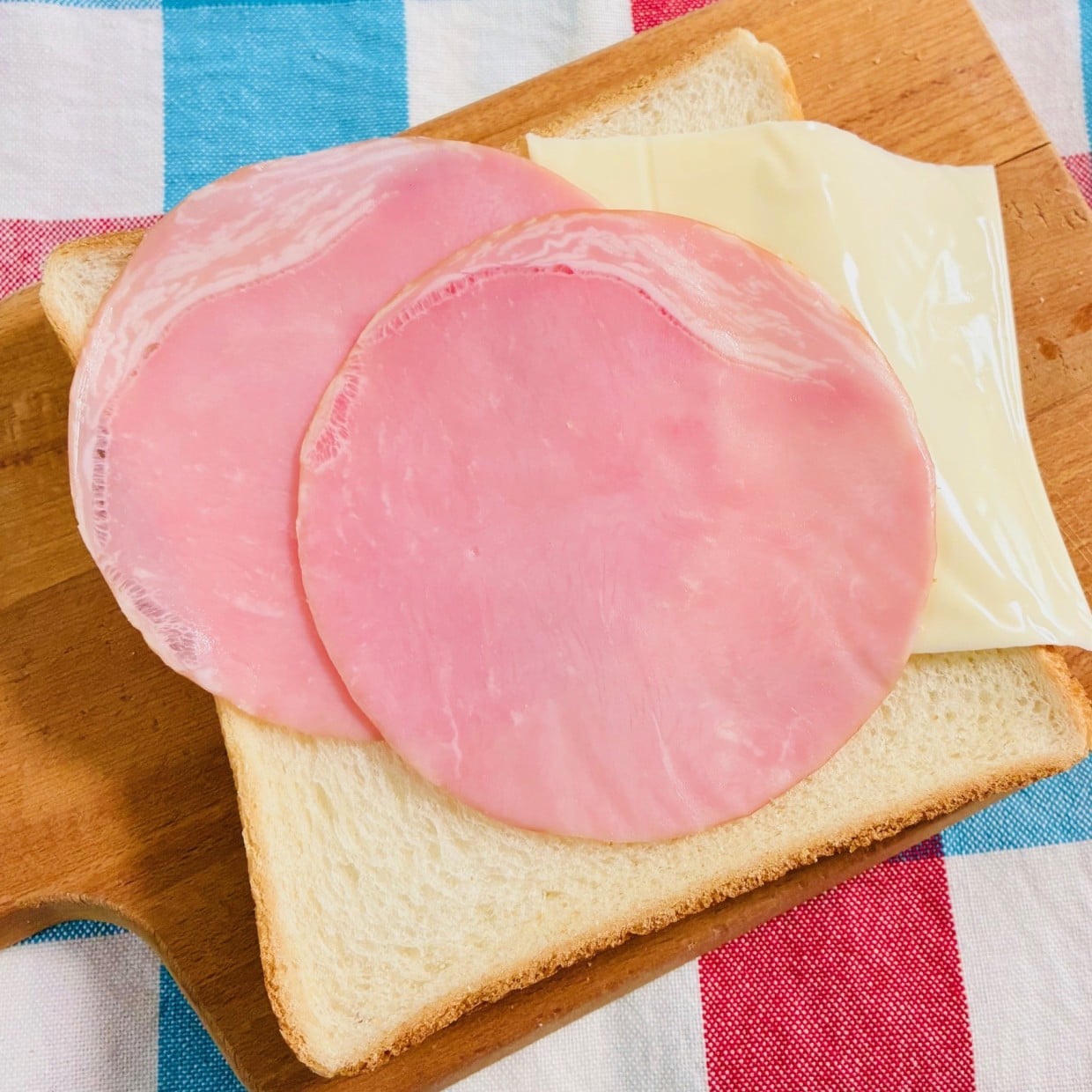  「のせる前のひと手間で変わる」断然いい！満足感の高い「ハムトースト」に仕上げる簡単ワザ 