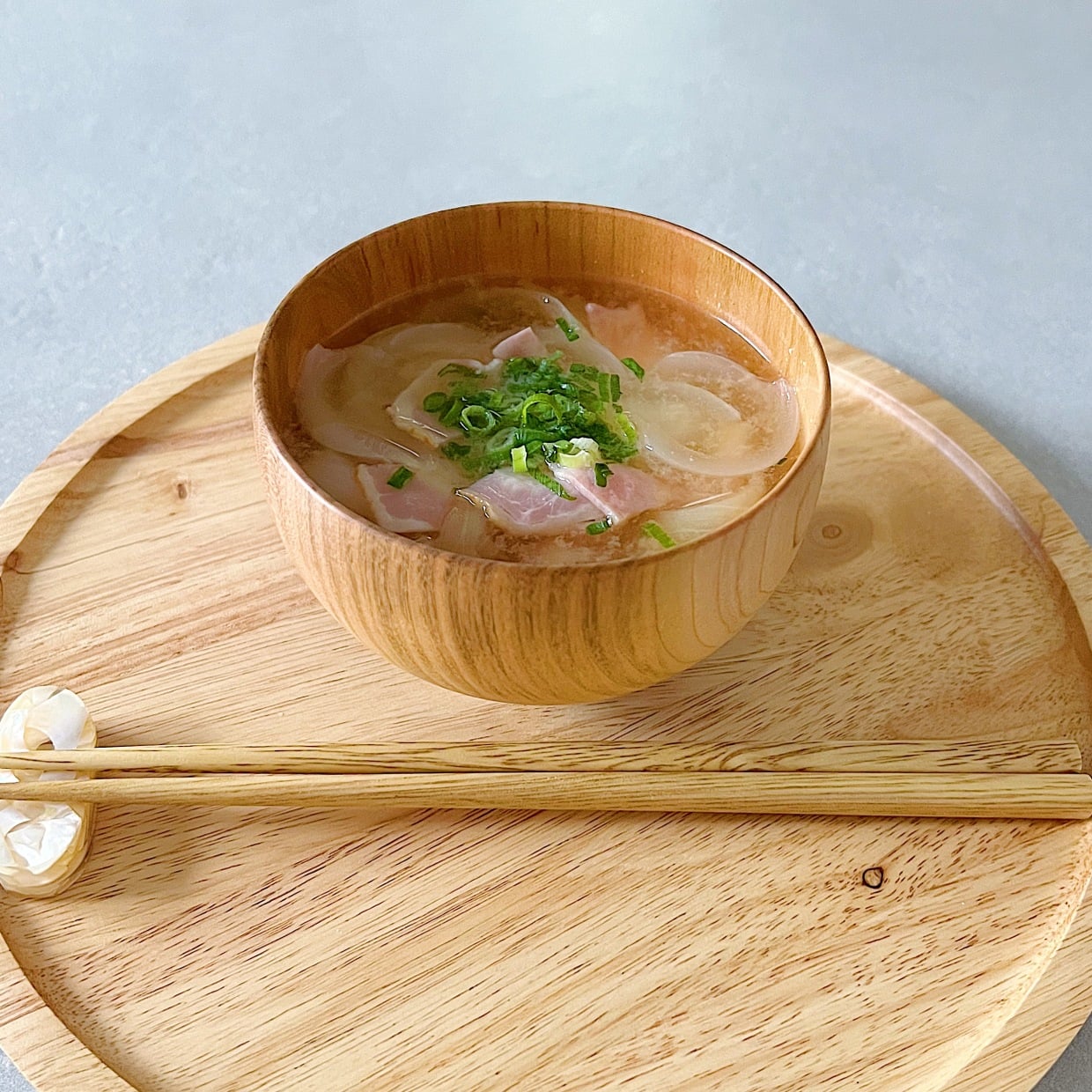  朝「みそ汁」にプラスするだけ。“栄養バランスが整う2つの食材” 