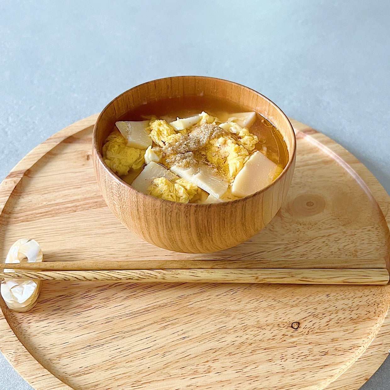  朝「みそ汁」に入れるだけ。“食物繊維やたんぱく質がとれる2つの食材” 