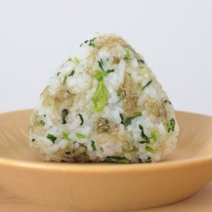 朝「おにぎり」に混ぜるだけ！1個で食物繊維がとれる簡単アレンジ