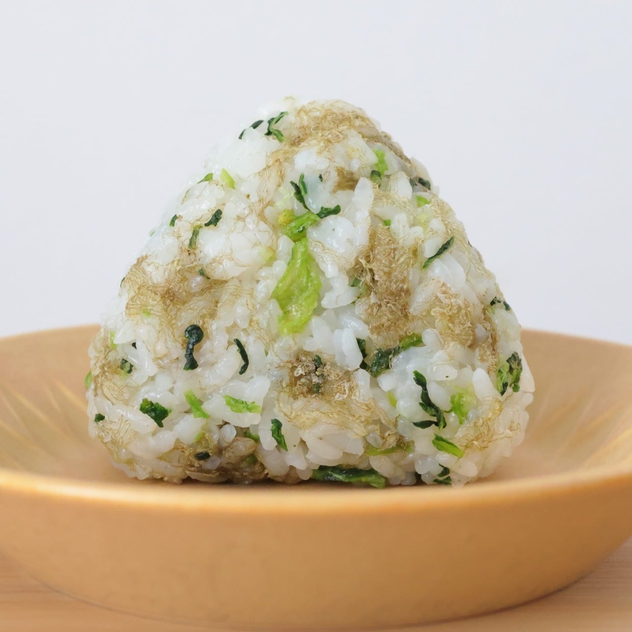  朝「おにぎり」に混ぜるだけ！1個で食物繊維がとれる簡単アレンジ 