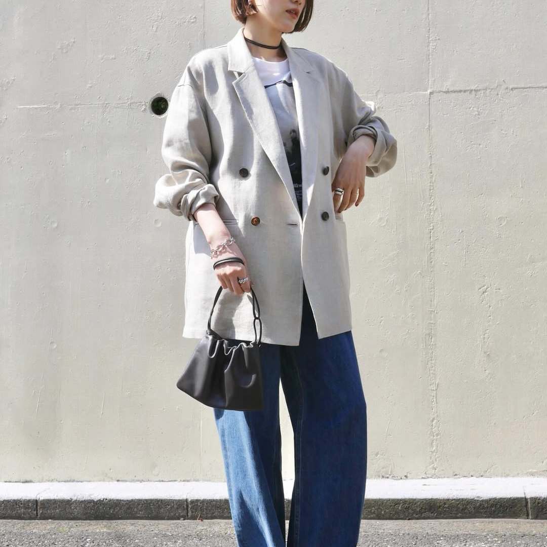  「おしゃれさんだよね」と噂されちゃう。地味見えしない春の【ベージュジャケット】着こなし術3選 